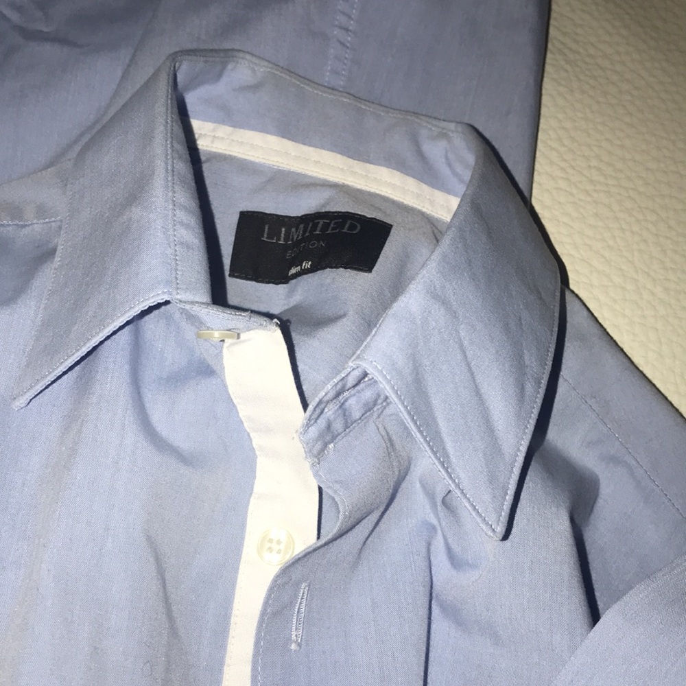 Button down - Picture 2 of 3